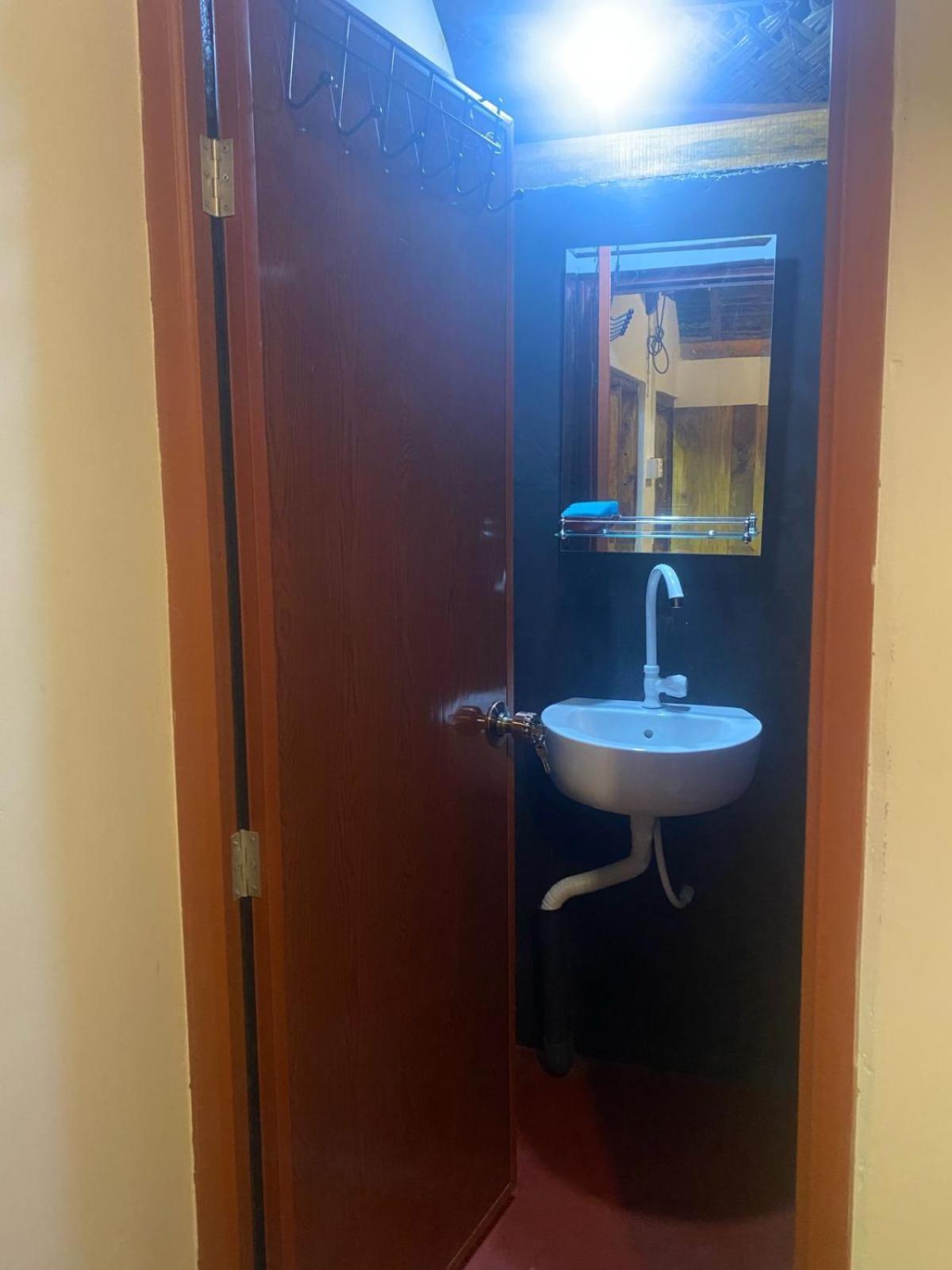 Hotel Hideaway Garage Дамбула Екстериор снимка